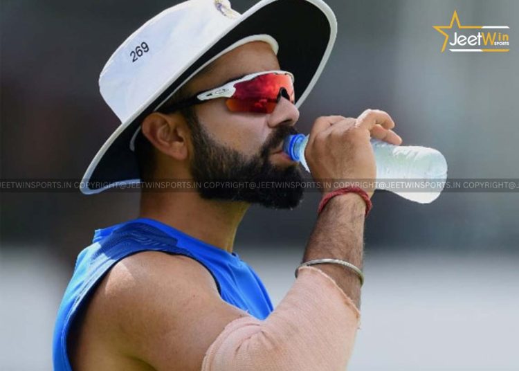Virat Kohli drinking water