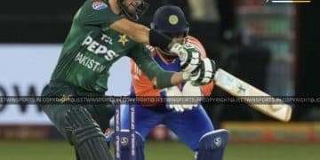 pakistan batsmans and indian wicket keeper during match