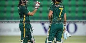 two pakistani woman cricket player