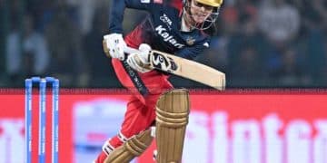 RCB-W Enter WPL 2026 Final with Dominant 8-Wicket Win Over UP Warriorz 4 Female cricketer in action during a match
