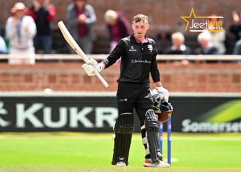 Goldsworthy Ton Powers Somerset Past Warwickshire in ODC